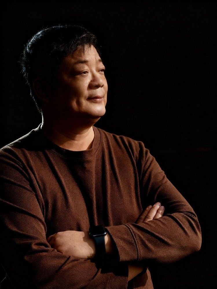 馬俊（國(guó)瓷紅葉畫(huà)院研究員）